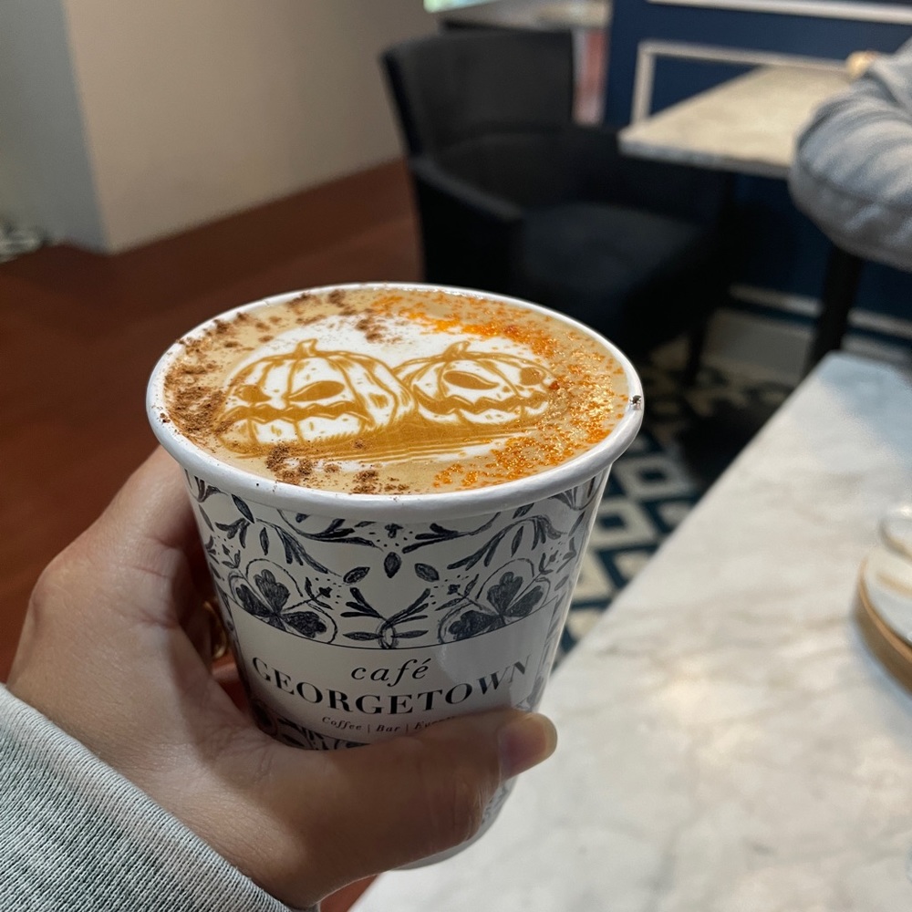 Meet your Posher, Carolina